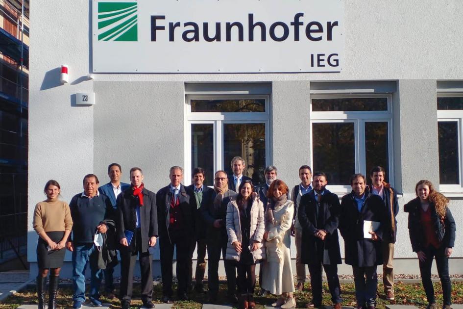 Visita de la delegación empresarial al instituto Fraunhofer IEG Ministro