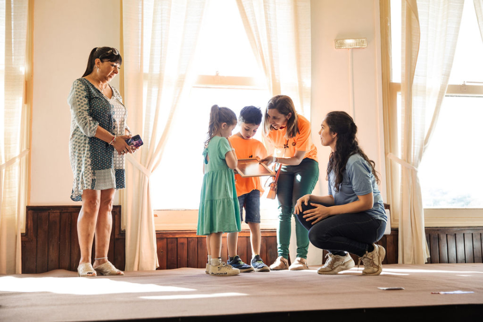 Familia de Valentín Martínez, docente referente del Concurso