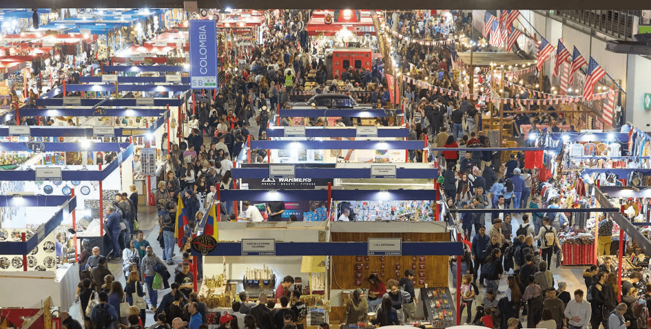 Feria Vista aérea nocturna de numerosos stands