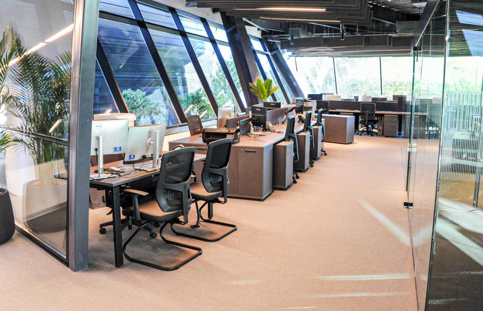 La nueva planta cuenta con modernas instalaciones Oficinas de la nueva planta
