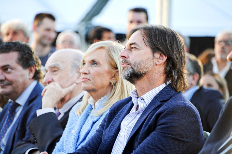 Autoridades en el público de la actividad Lacalle Pou, Argimón y Ferrés, en primera fila del público