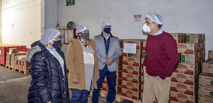 Equipo del MIEM dialoga con representante de Pontevedra Alimentos Equipo del MIEM dialoga con representante de Pontevedra Alimentos