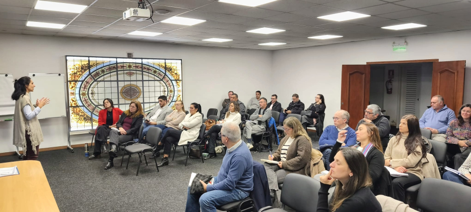 Reunión plenaria del Núcleo Productivo Alimentos y Bebidas, en DNI Personas sentadas en auditorio