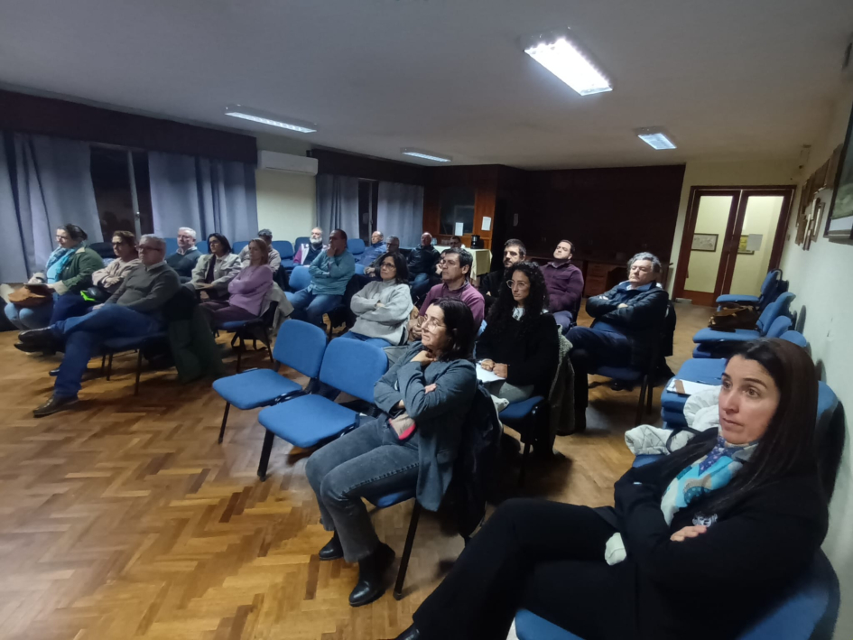 Estudio económico territorial sobre comercio y servicios en Melo Publico participante en la presentación del estudio, sentado