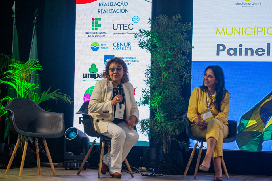 Panel sobre Municipios Renovables Disertantes en el escenario