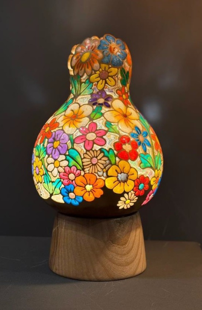 Lámpara floreada encendida