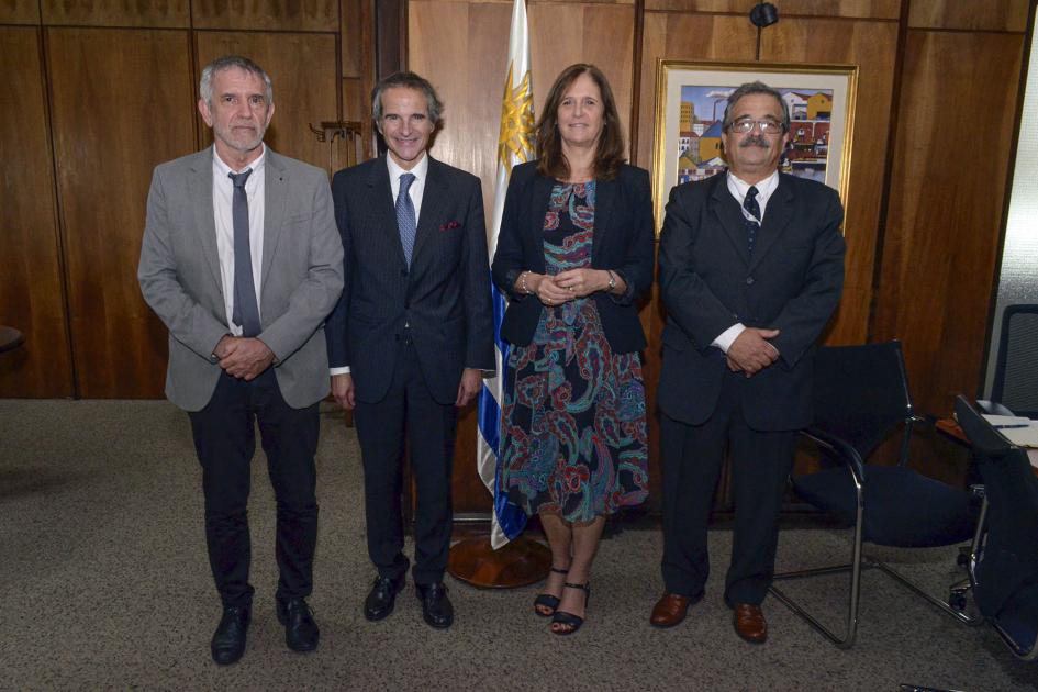 Directores ARNR y DINATEN con Ministra Facio y Director General OIEA Reunión con Ministra de Industria