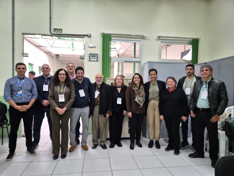 Equipos de Dinapyme y el MIEM, junto a la delegación de Sebrae (Brasil) Personas, de pie