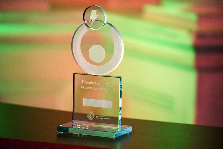 Premio de Eficiencia Energética Premio de eficiencia energética - objeto en vidrio con inscripciones