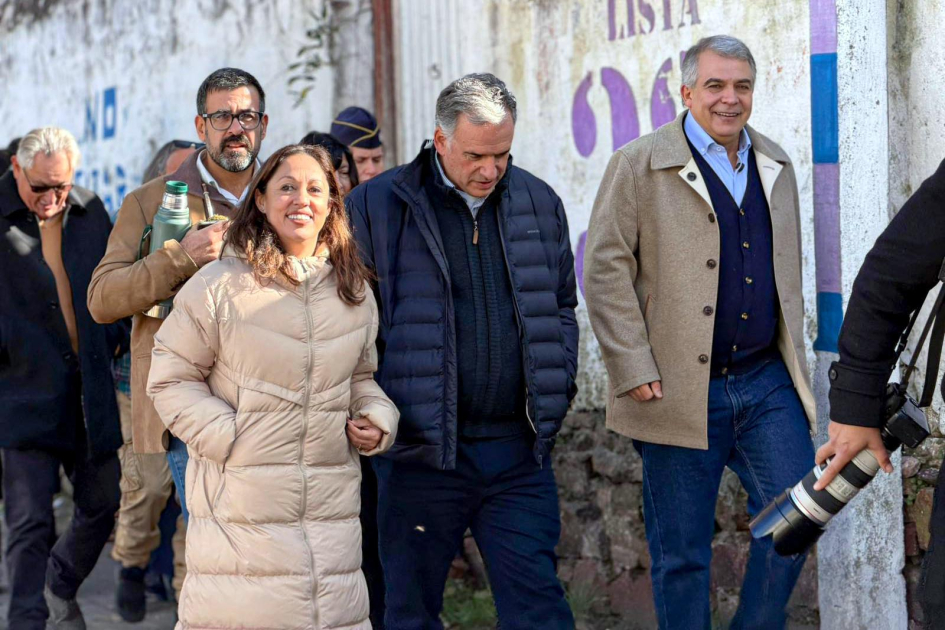 Autoridades recorrieron Treinta y Tres Autoridades caminan por la calle