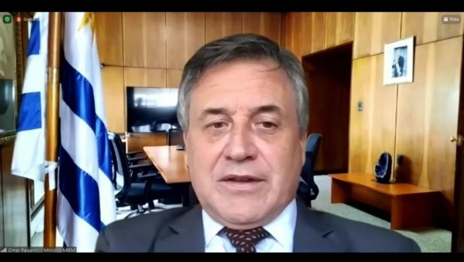 Ministro Omar Paganini en el I Foro Internacional de Movilidad Eléctrica Ministro Omar Paganini en el I Foro Internacional de Movilidad Eléctrica