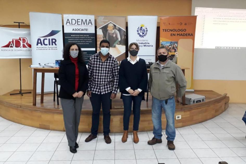 Diplomado de capacitaciones financiado a través de MIEM-Dinapyme y realizado en Tranqueras Diplomado de capacitaciones financiado a través de MIEM-Dinapyme y realizado en Tranqueras