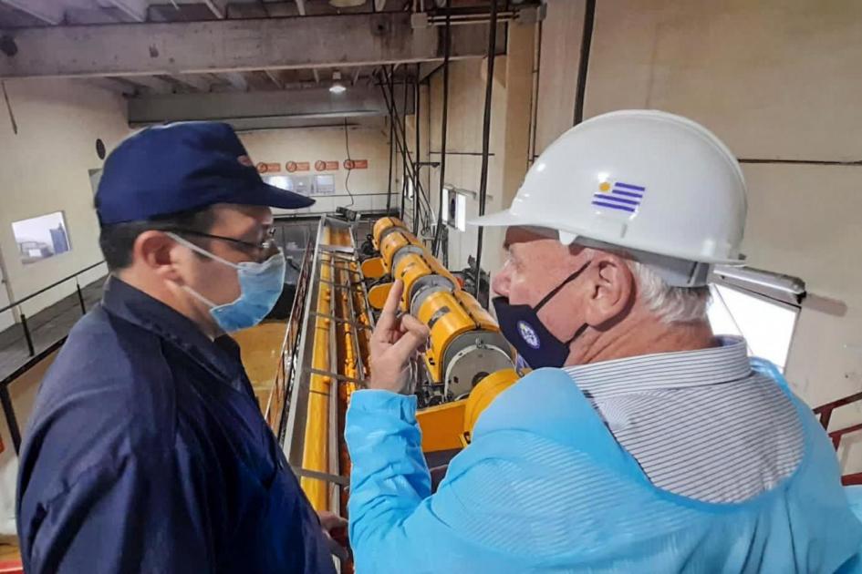 El subsecretario en la planta de Citrícola Salteña El subsecretario en la planta de Citrícola Salteña