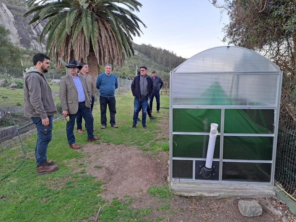 Presentación del biodigestor de la reserva del cerro Pan de Azúcar Biodigestor en la localidad de Pan de Azúcar; alrededor, autoridades lo observan