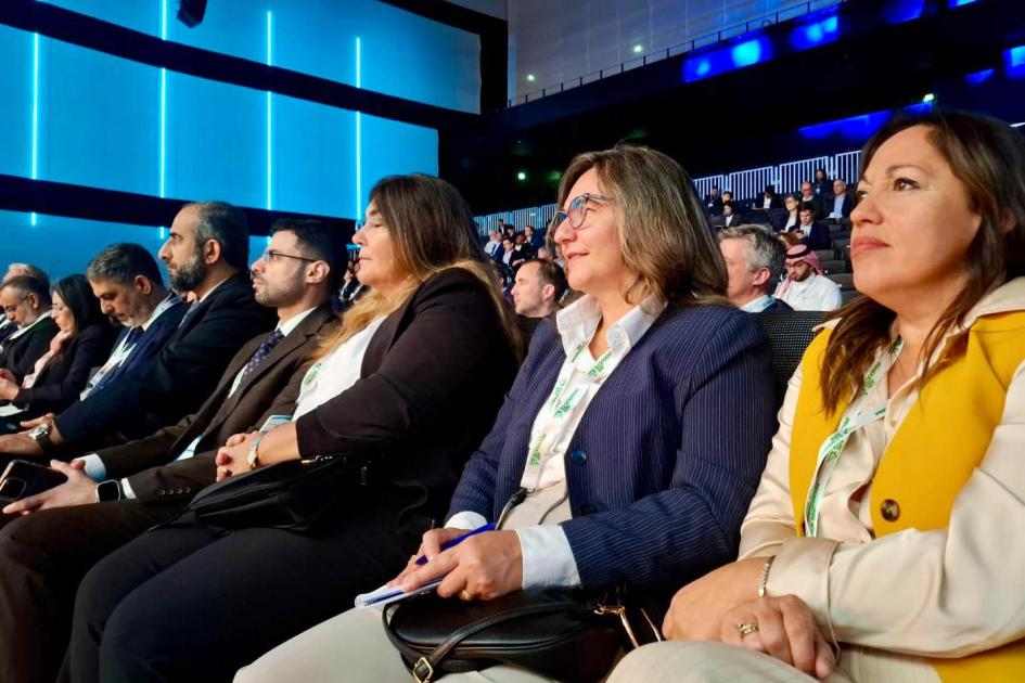 La ministra Fernanda Cardona lideró la delegación pública que viajó a Países Bajos Ministra Cardona, sentada entre el público