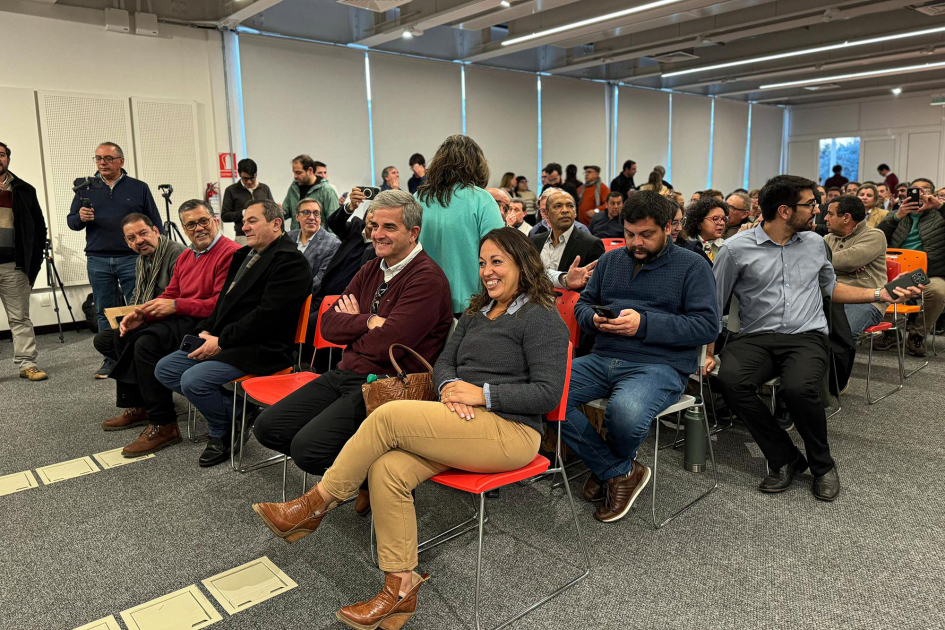 Asunción de autoridades de UTEC Ministra Cardona, en primera fila, entre el público