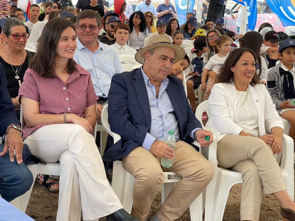 Ministra Fernanda Cardona y ministro Alfredo Fratti Ministra, sentada junto al ministro Fratti, en primera fila del evento