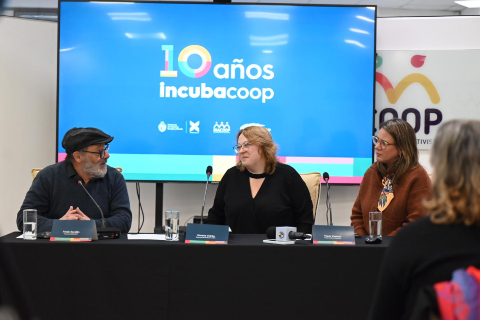 Autoridades en mesa En mesa, Daniel Olesker, Ximena Cidrás y Flavia Carreto