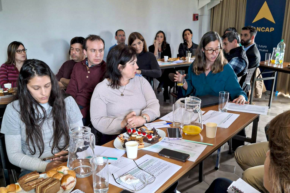 Participantes de los sectores industriales forestal-maderero y metalmecánica Asistentes al taller, sentadas