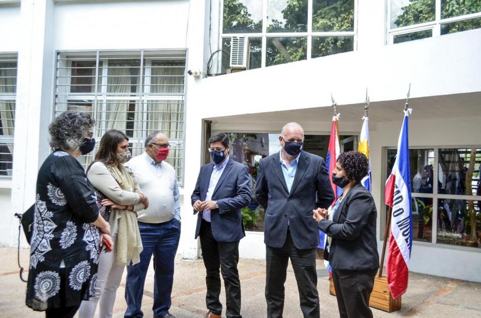 Autoridades del MIEM y otras instituciones en el Liceo de Tala