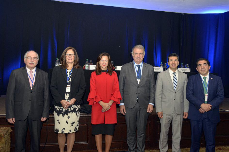 Ministra Elisa Facio junto a autoridades La ministra Elisa Facio y autoridades.