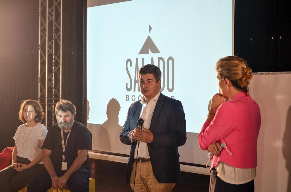 Acosta y Lara habla en la apertura, junto a algunos de los organizadores del workshop Acosta y Lara habla en la apertura, junto a algunos de los organizadores del workshop