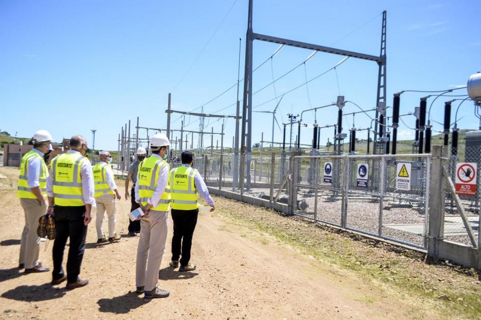 Subsecretario Verri y director Cantero en el parque eólico Minas de Akuo Energy Uruguay