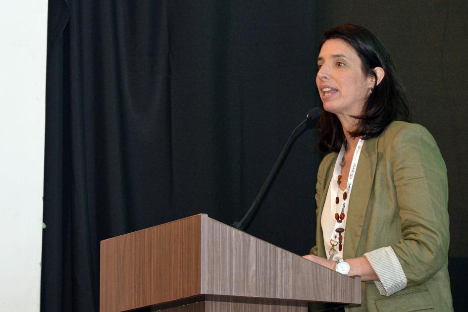 Coordinadora del grupo H2U, María José González María José González habla desde un atril