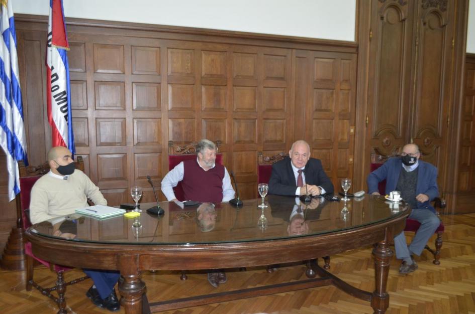 Reunión del subsecretario Walter Verri en la Intendencia de Colonia Reunión del subsecretario Walter Verri en la Intendencia de Colonia