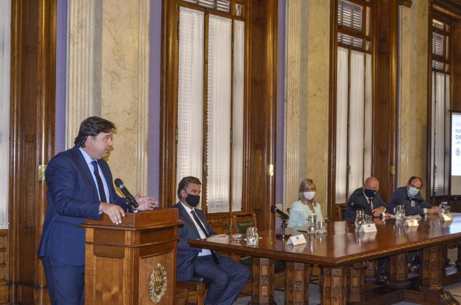 Ministro de Ambiente, Adrián Peña, en el lanzamiento del Premio Nacional Uruguay Natural 2021