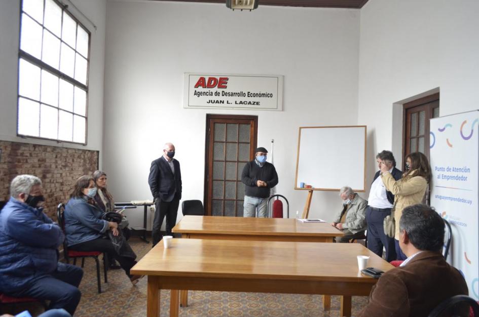 Reunión del subsecretario Walter Verri y equipo del MIEM en el Parque Industrial de Juan Lacaze