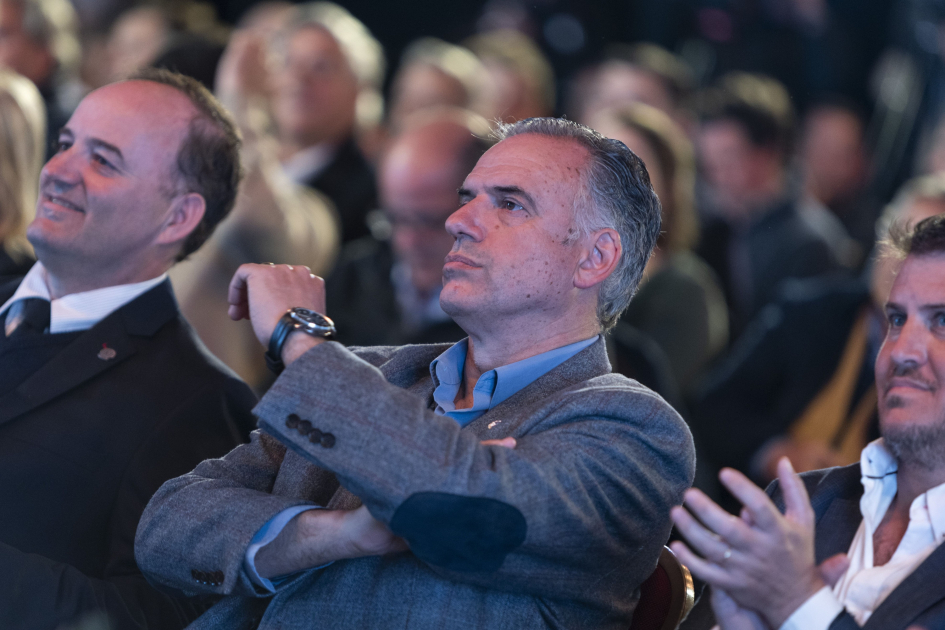 Presidente Orsi, sentado en el público