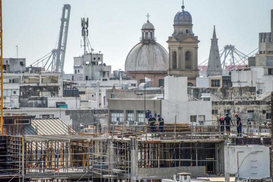 Construcción de uno de los edificios Alma en el Centro de Montevideo