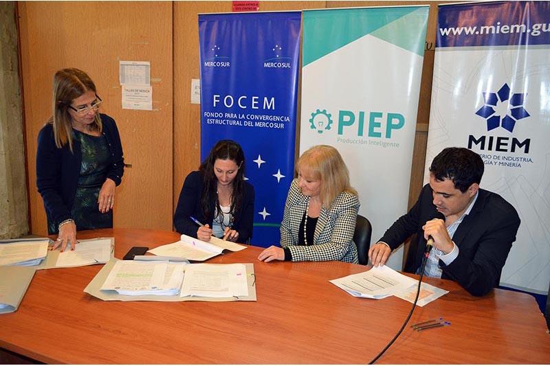Firma de convenio con Cannapur Firma de convenio con Cannapur