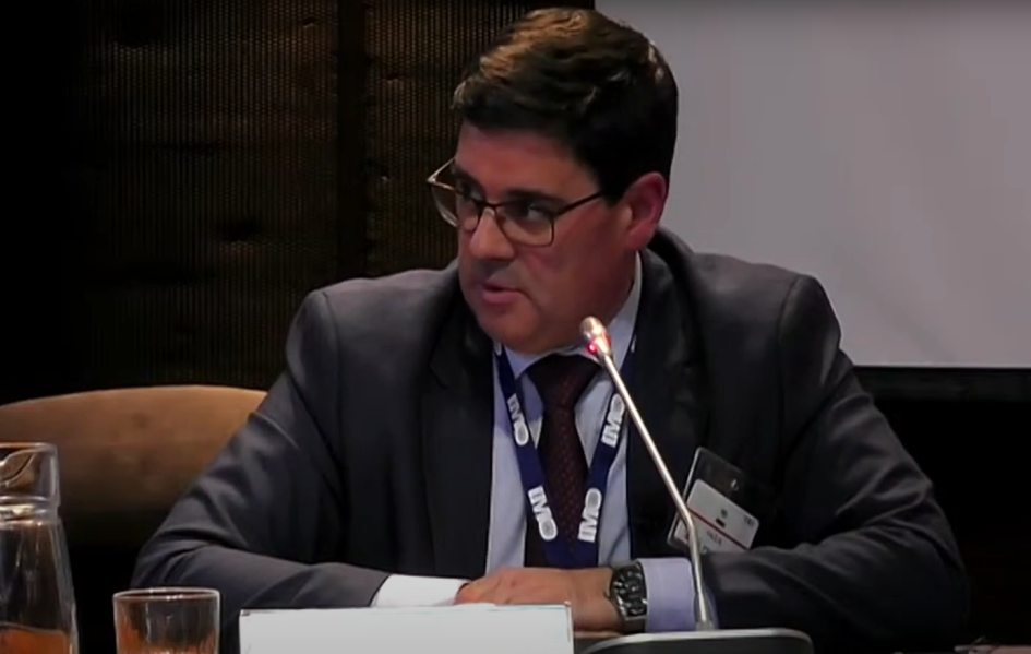 Director Nacional de Energía, Fitzgerald Cantero Director Nacional de Energía, Fitzgerald Cantero, habla sentado, con un micrófono