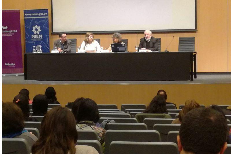 Mesa de autoridades Ciclo de Charlas Mesa de autoridades Ciclo de Charlas