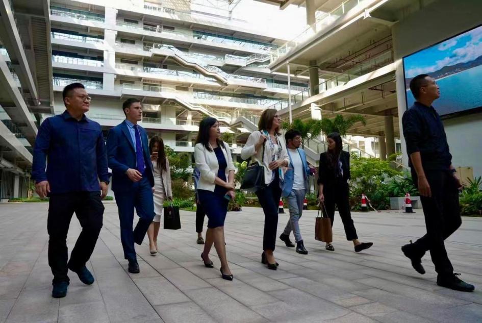 La ministra visitó BGI Genomics La ministra visitó BGI Genomics