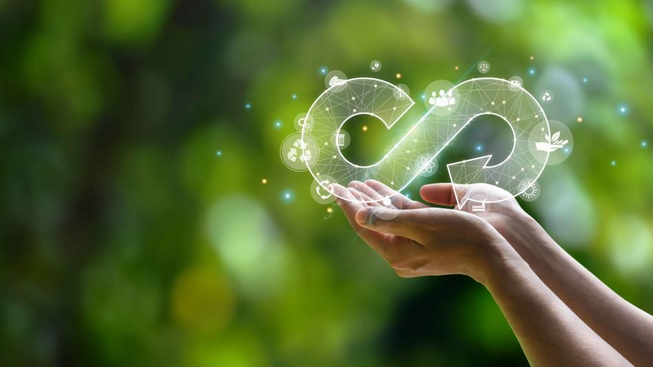 Se puede participar hasta el 4 de abril Una mano sostiene un símbolo de infinito; el fondo es verde, como de vegetación