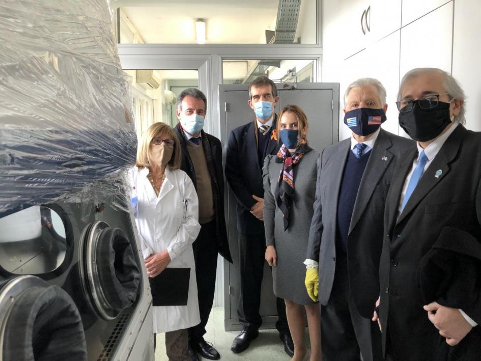 Donación del OIEA al MSP de importante equipamiento ante el COVID -19 Autoridades que recibieron el equipo donado por el OIEA