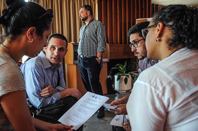 Políticas públicas desde el enfoque de masculinidades Políticas públicas desde el enfoque de masculinidades
