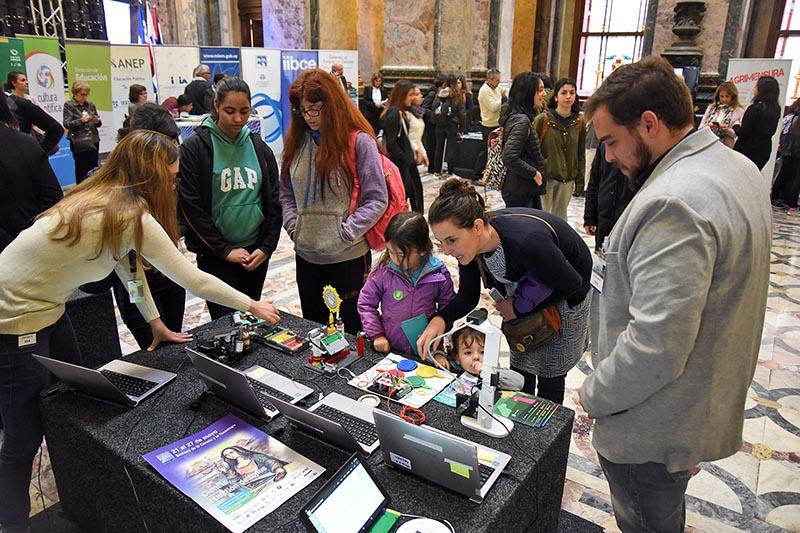 Muestra en el Salón de los Pasos Perdidos Muestra en el Salón de los Pasos Perdidos