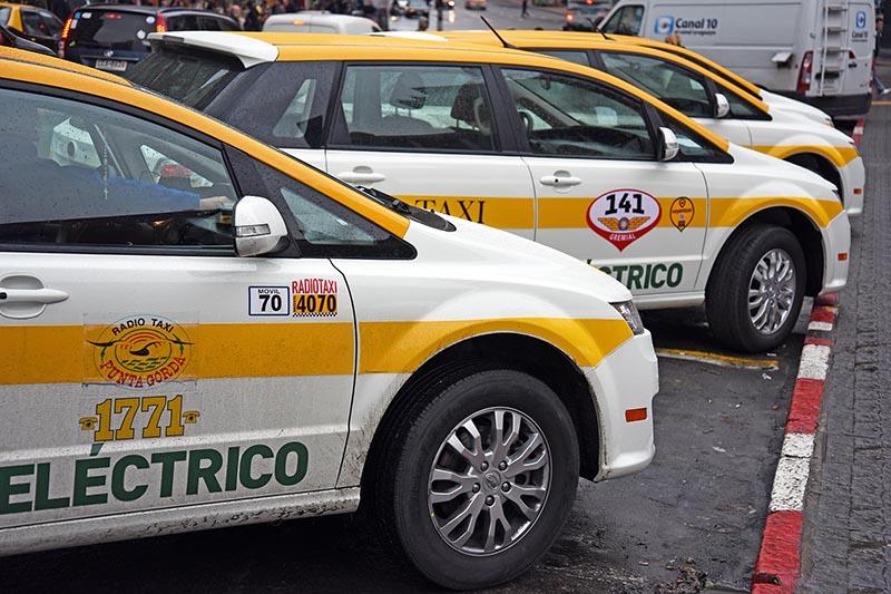 Delegación uruguaya mantuvo productiva reunión con autoridades de la tecnológica ZTE en China MIEM apoya la adjudicación de nuevos permisos para taxímetros eléctricos en Montevideo. Delegación uruguaya mantuvo productiva reunión con autoridades de la tecnológica ZTE en China MIEM apoya la adjudicación de nuevos permisos para taxímetros eléctricos en Montevideo.