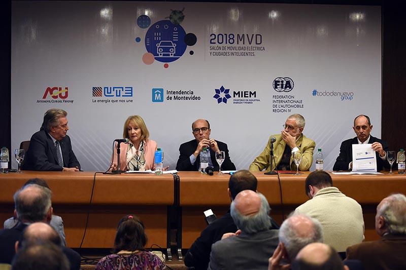 Autoridades durante la conferencia de prensa Autoridades durante la conferencia de prensa