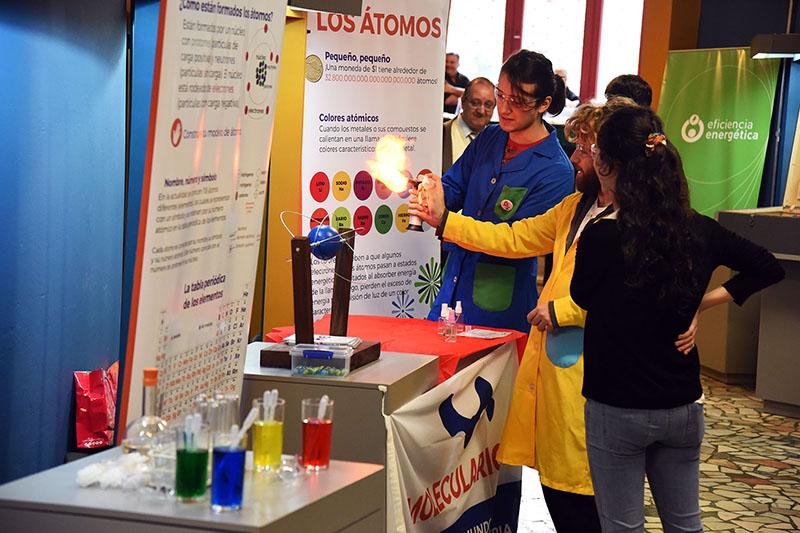 Stand de la exposición Ciencia Viva Stand de la exposición Ciencia Viva