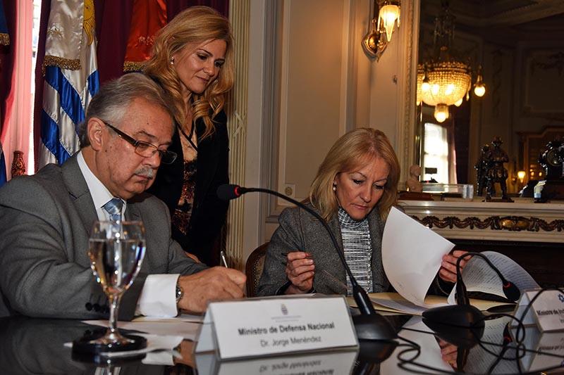 Firma de convenio de las autoridades Firma de convenio de las autoridades