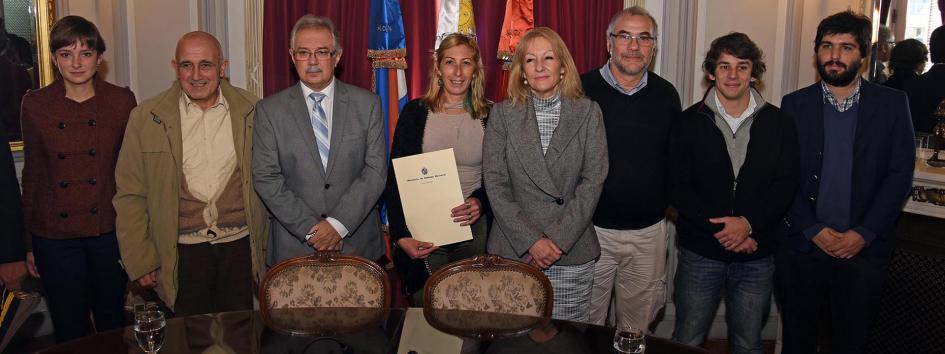 MIEM y MDN firmaron convenio para instalación de red de acelerómetros triaxiales y trabajos de investigación conjuntos MIEM y MDN firmaron convenio para instalación de red de acelerómetros triaxiales y trabajos de investigación conjuntos