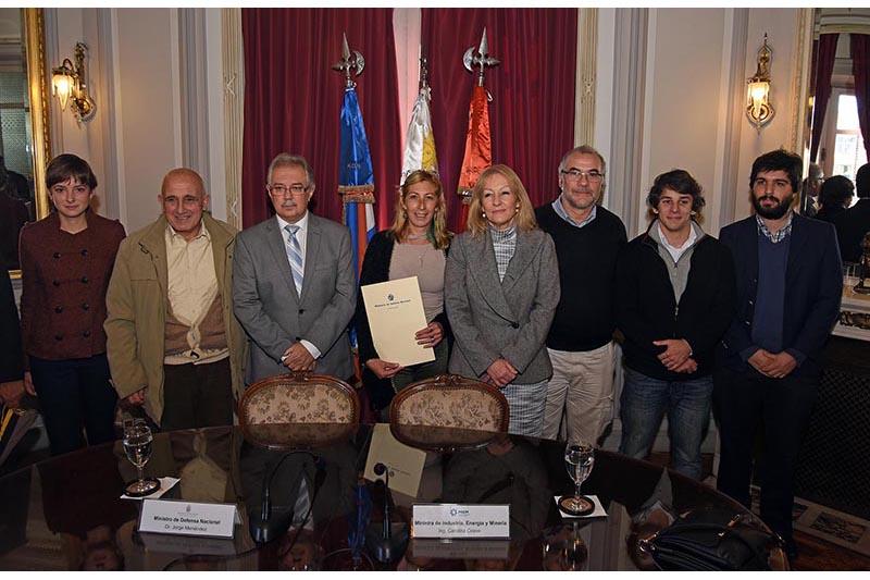 Foto de autoridades y funcionarios vinculados al proyecto