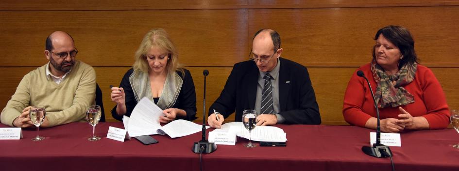 Firma de convenio con UTE y Mevir Firma de convenio con UTE y Mevir