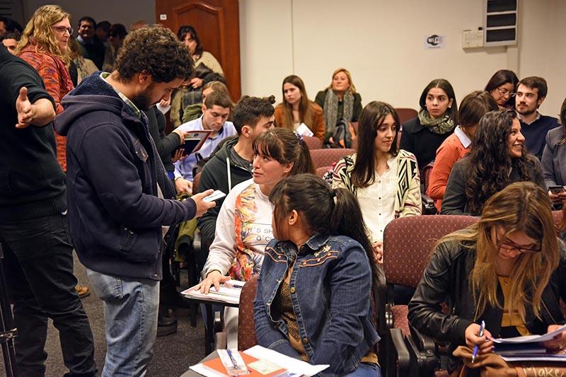 Firma de contratos laborales de los jóvenes con el MIEM Firma de contratos laborales de los jóvenes con el MIEM