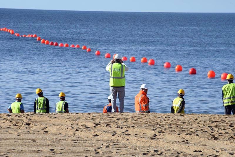 El cable que une las Américas tiene 12000 km de longitud El cable que une las Américas tiene 12000 km de longitud